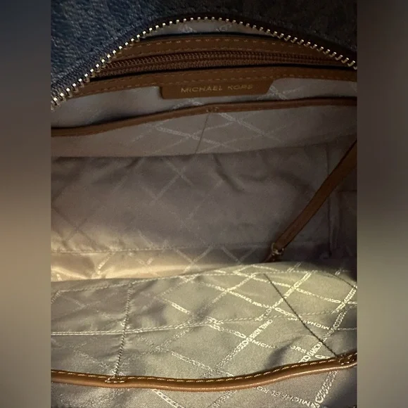 Michael Kors Sinclair Large Studded Tote - Picture 4 of 7